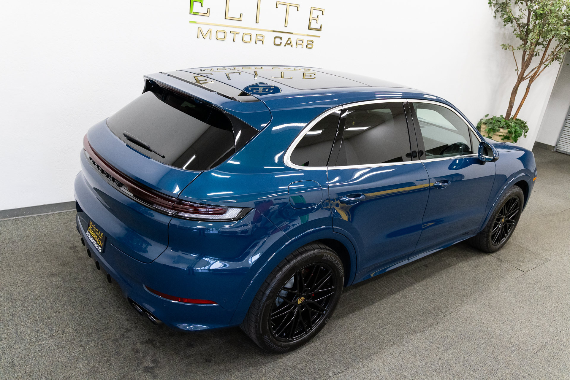 Used 2024 Porsche Cayenne S AWD/4WD image 24
