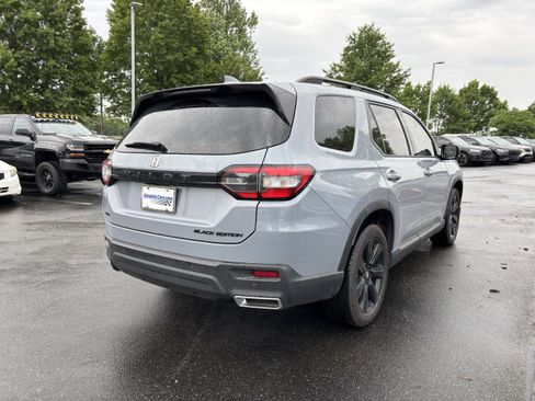 Used 2025 Honda Pilot Black Edition image 21