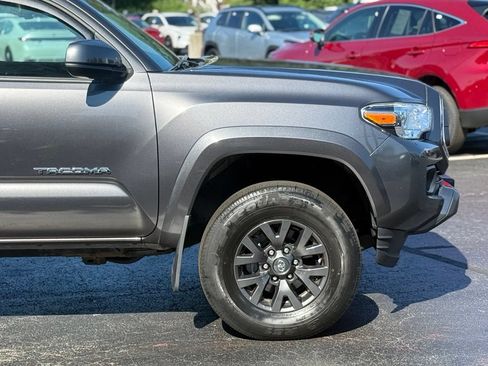 Used 2022 Toyota Tacoma SR5 w/ SR5 Appearance Package (SM) AWD/4WD image 11
