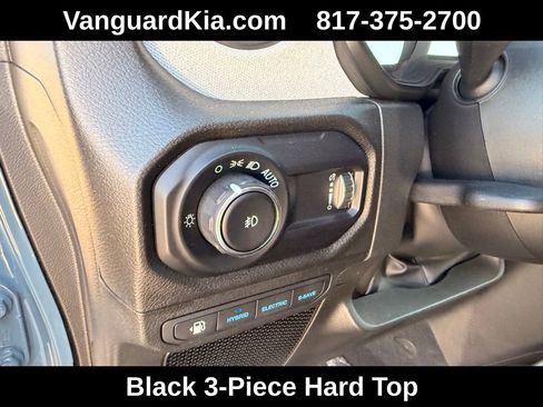 Used 2024 Jeep Wrangler Unlimited w/ Convenience Group image 16