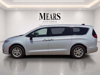 Used 2024 Chrysler Pacifica Touring-L