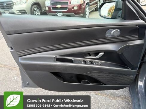 Used 2023 Hyundai Elantra Limited FWD image 13