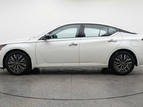 Used 2025 Nissan Altima 2.5 SV FWD image 5
