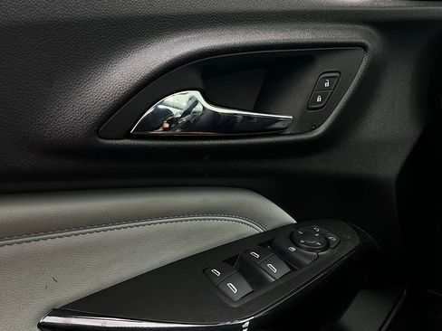 Used 2025 Chevrolet Trax LT w/ LT Convenience Package image 19