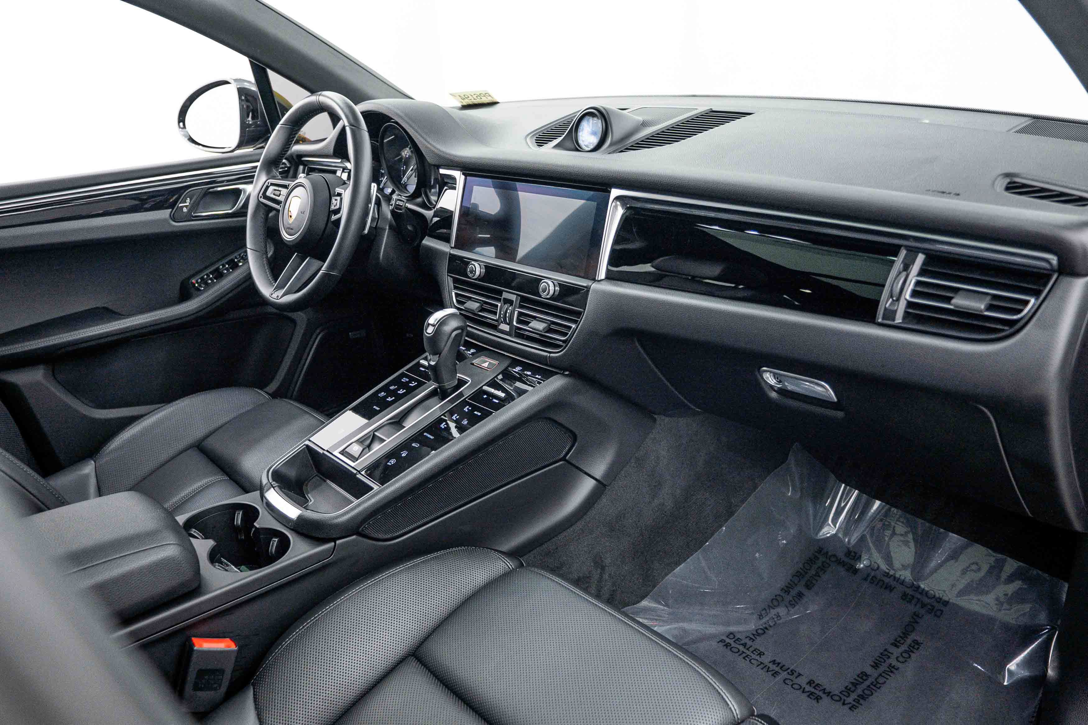 Certified 2024 Porsche Macan AWD/4WD image 17