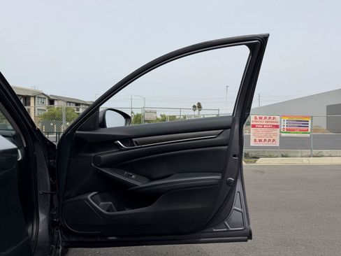 Used 2018 Honda Accord EX image 15