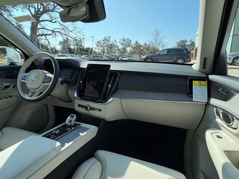 New 2026 Volvo XC90 T8 Ultra w/ Protection Package Premier AWD/4WD image 11
