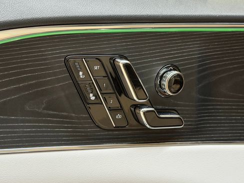 Certified 2024 Cadillac Lyriq Luxury AWD/4WD image 25