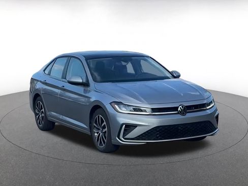 Used 2025 Volkswagen Jetta SE image 3