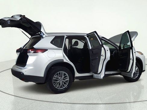 Used 2024 Nissan Rogue S AWD/4WD image 14