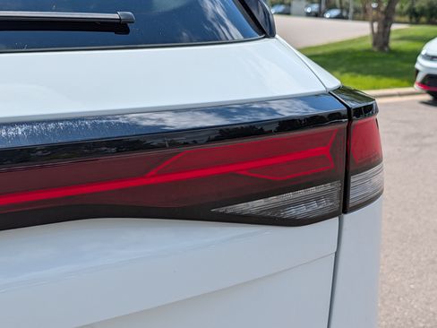 Certified 2025 Volkswagen Tiguan SE AWD/4WD image 17