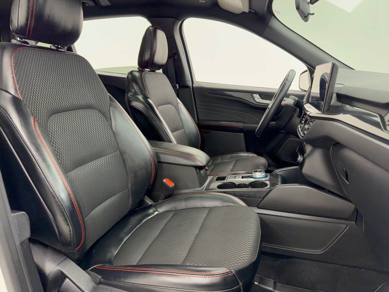 Used 2024 Ford Escape ST-Line w/ Tech Pack #1 AWD/4WD image 30
