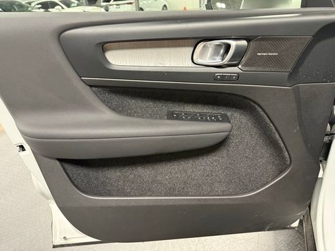 Used 2023 Volvo XC40 B5 Plus w/ Climate Package AWD/4WD image 8
