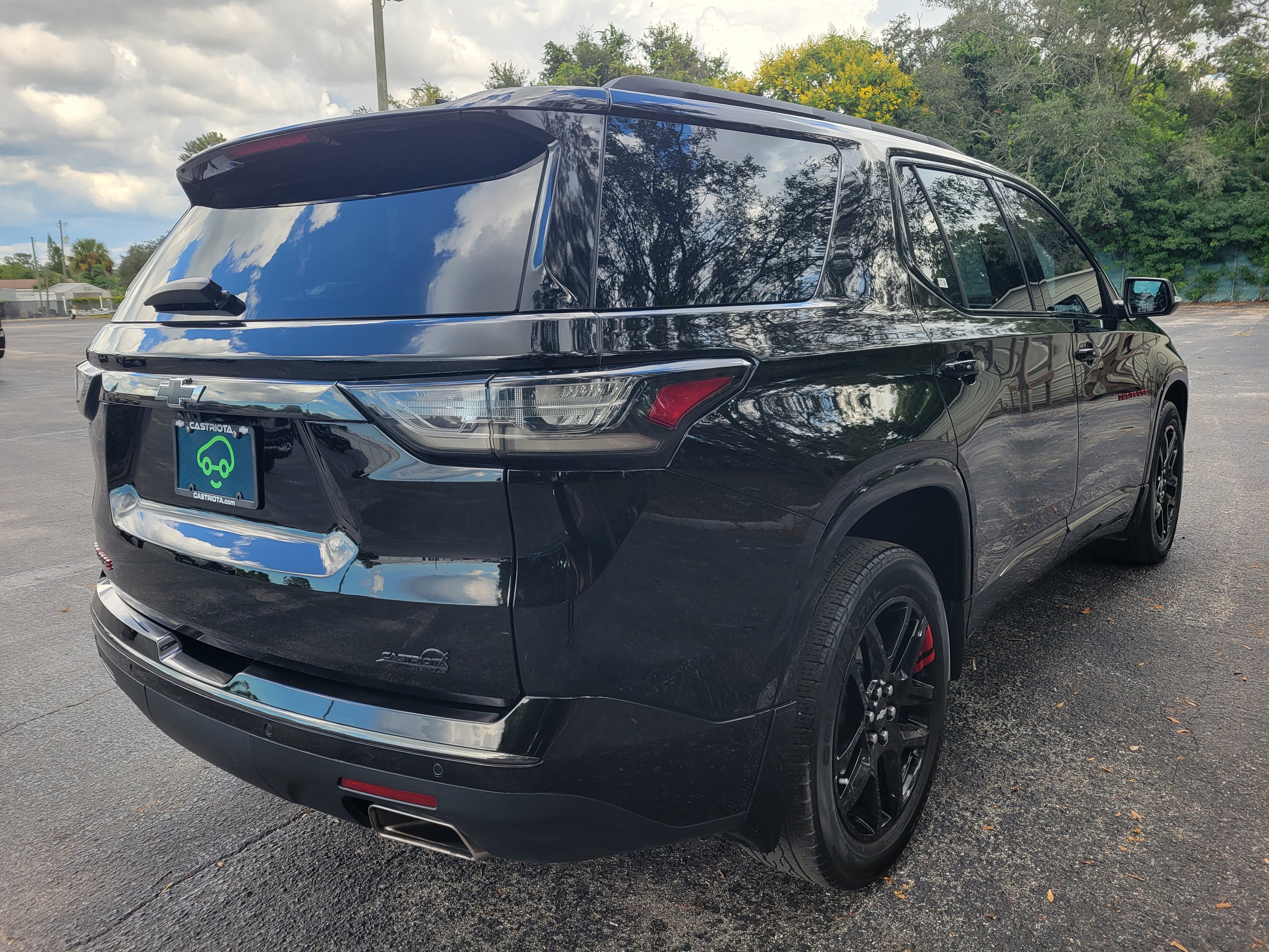 Used 2021 Chevrolet Traverse Premier w/ Redline Edition FWD image 4