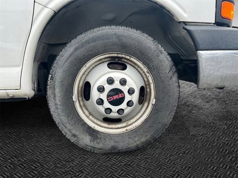 Used 2016 GMC Savana 3500 image 11