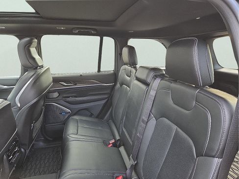 Used 2023 Jeep Grand Cherokee Overland w/ Advanced Protech Group III image 10