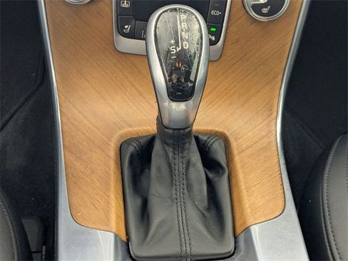 Used 2016 Volvo S60 T5 Inscription Platinum image 22