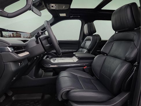 New 2025 Lincoln Navigator Reserve w/ Jet Appearance Package image 14