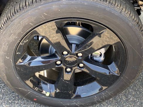 New 2025 Jeep Grand Cherokee Altitude image 6