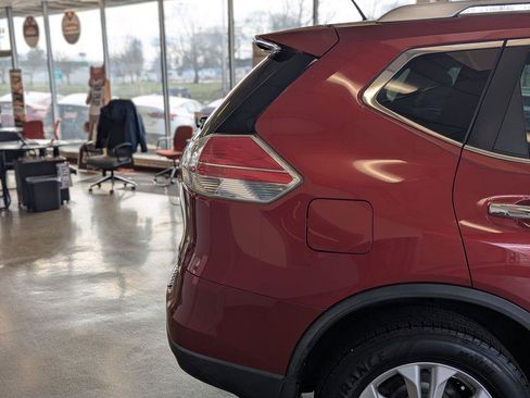 Used 2016 Nissan Rogue SV AWD/4WD image 9