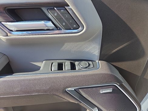 New 2026 GMC Sierra 1500 SLT image 9