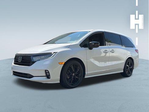 Used 2023 Honda Odyssey Sport image 2