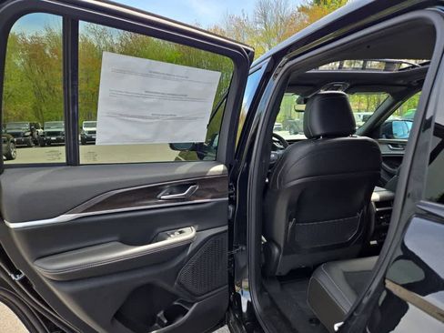 New 2026 Jeep Grand Cherokee Altitude AWD/4WD image 21