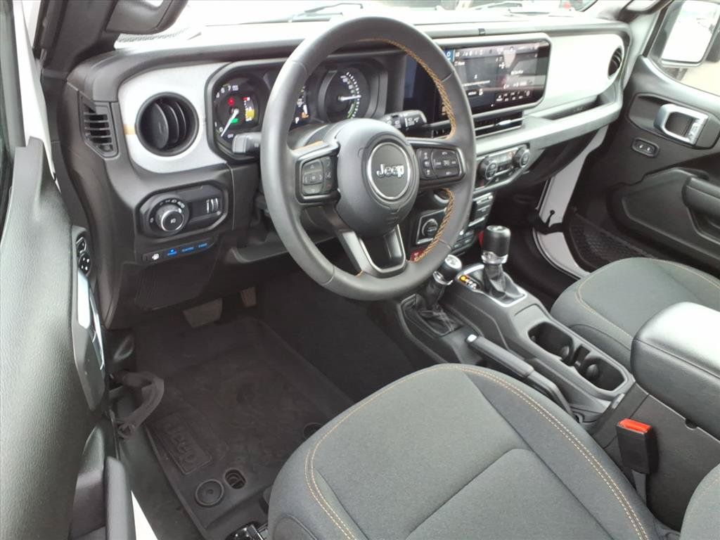 Used 2024 Jeep Wrangler Unlimited AWD/4WD image 19