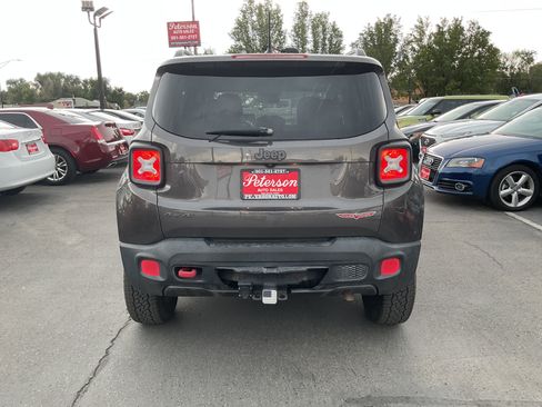 Used 2016 Jeep Renegade Trailhawk w/ Premium Trailhawk Package AWD/4WD image 8