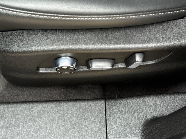 Used 2024 Cadillac XT4 Premium Luxury FWD image 16