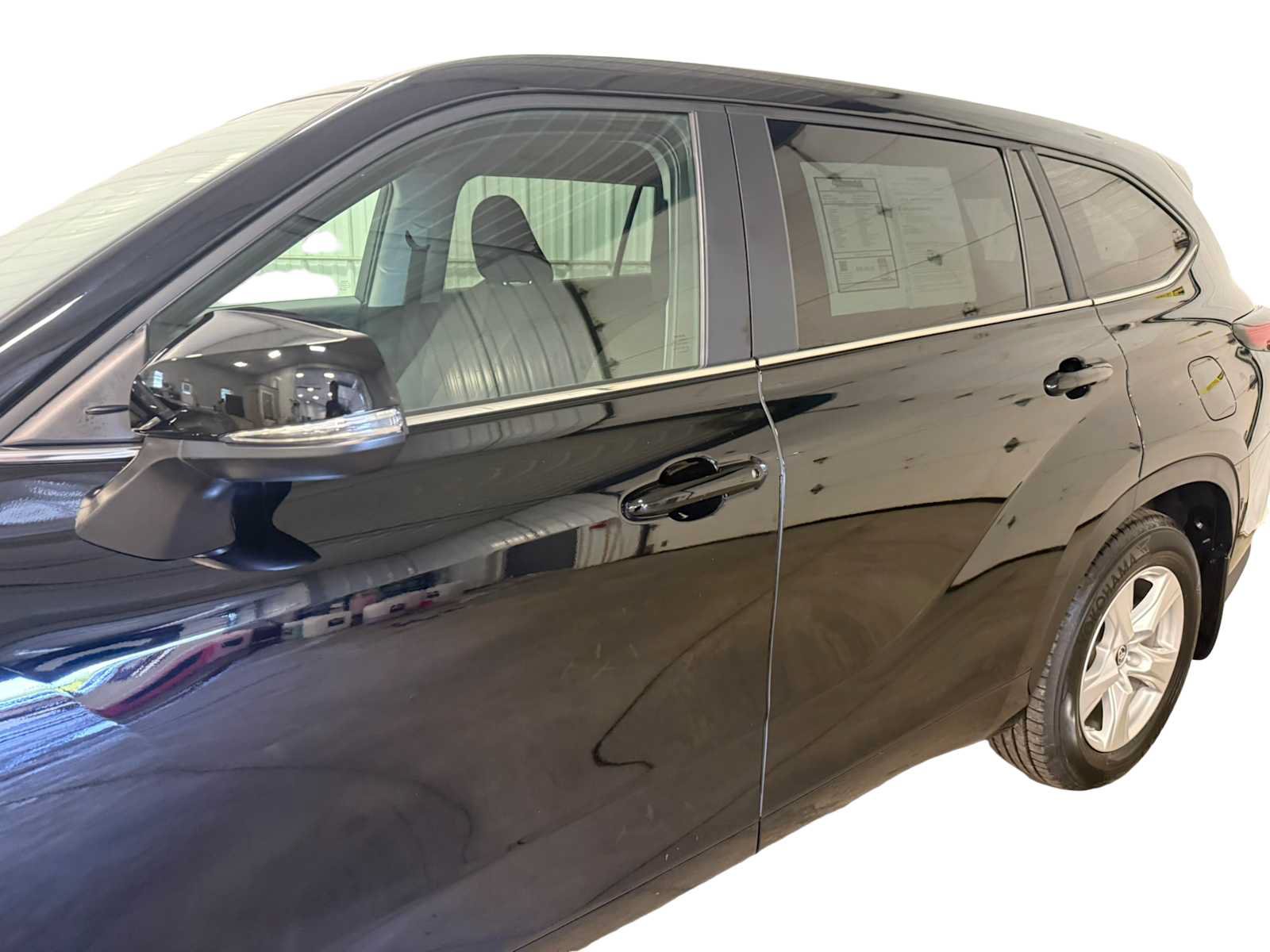 Used 2024 Toyota Highlander LE AWD/4WD image 7