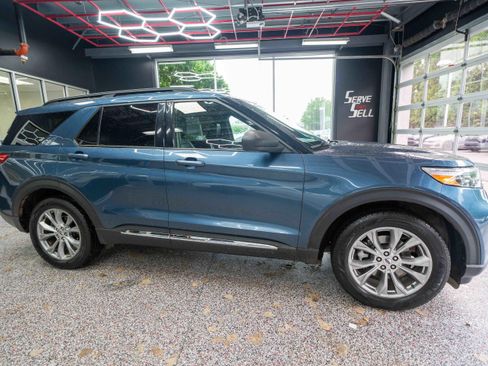 Used 2020 Ford Explorer XLT w/ Equipment Group 202A AWD/4WD image 5