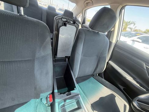Used 2015 Nissan Altima 2.5 SV FWD image 38