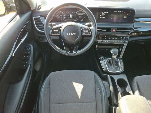 Used 2024 Kia Seltos S AWD/4WD image 2