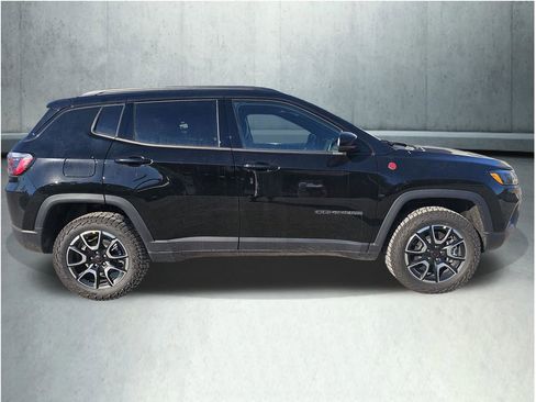 New 2026 Jeep Compass Trailhawk w/ Sun, Sound & Navigation Group AWD/4WD image 7
