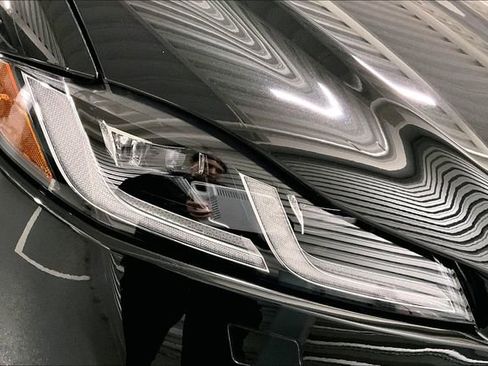 Certified 2025 Jaguar F-PACE R-Dynamic S image 28