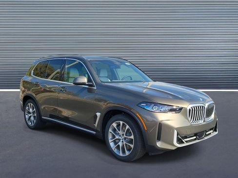 New 2026 BMW X5 xDrive50e image 2