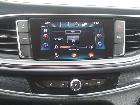 Used 2018 Buick Enclave Essence image 28