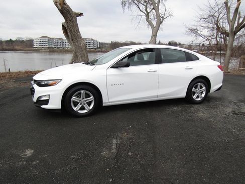 Used 2022 Chevrolet Malibu LS w/ LPO, Floor Liner Package image 3