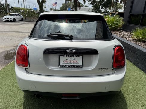 Used 2018 MINI Cooper 4-Door Hardtop FWD image 5