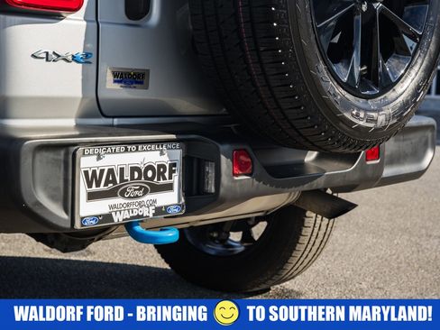 Used 2022 Jeep Wrangler Unlimited Sahara w/ Cold Weather Group image 9