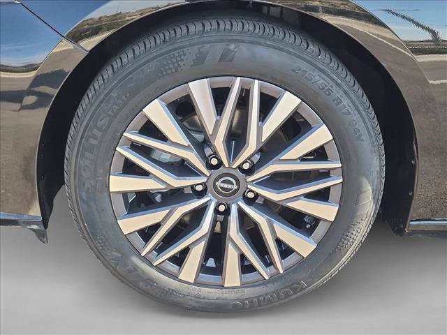 Used 2025 Nissan Altima 2.5 SV FWD image 23