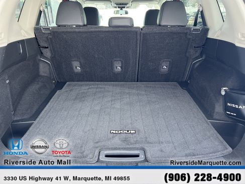 Used 2023 Nissan Rogue SV w/ SV Premium B Package image 8