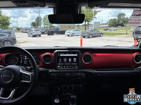 Used 2021 Jeep Gladiator Rubicon AWD/4WD image 2
