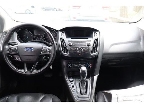 Used 2016 Ford Focus SE w/ Equipment Group 201A FWD image 8