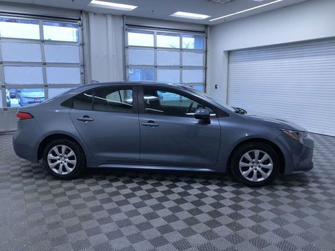 Used 2025 Toyota Corolla LE image 34