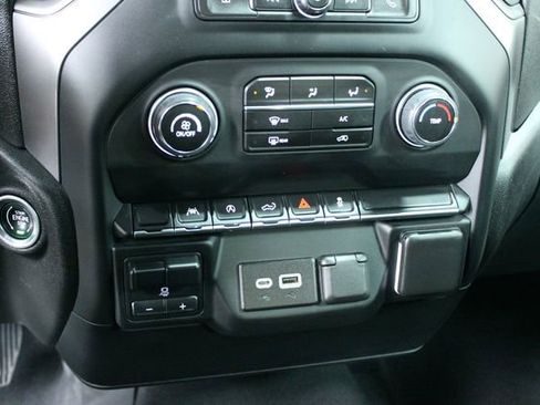 Used 2023 Chevrolet Silverado 1500 Custom image 18