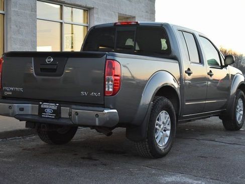 Used 2020 Nissan Frontier SV image 12