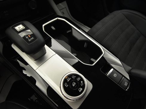 Used 2025 Mitsubishi Outlander SE image 21