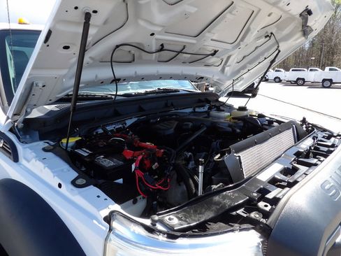 Used 2015 Ford F550 2WD Regular Cab Super Duty image 32